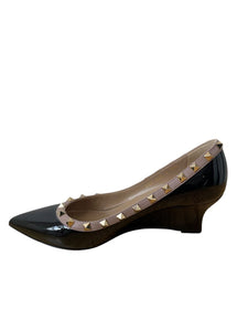 rockstud patent leather wedge